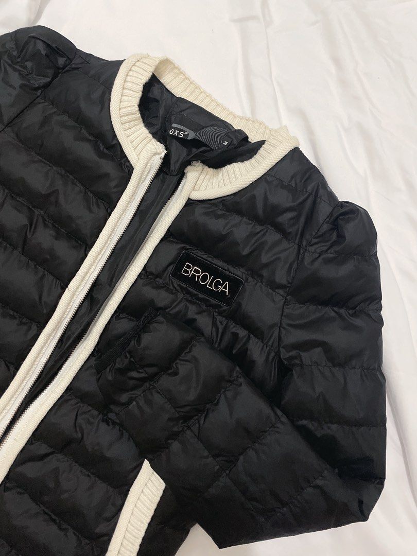 BLACK CLASSY PUFFER JACKET (Category: Coats, Jackets and Outerwear) located in Manila. Submitted by phaiyth (Listing ID 1318565613, Image 1). Description: size: m on tag fits s-m never been used mop: gcash or bank tranfer mod: j&t or meetup.