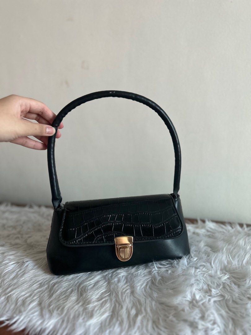 Black Croc Leather Flap Bag with Gold hardware (Category: Luxury Bags & Wallets) located in Caloocan City. Submitted by kzoneee (Listing ID 1318459544, Image 2). Description: Decluttering Spacious inside Very trendy.
