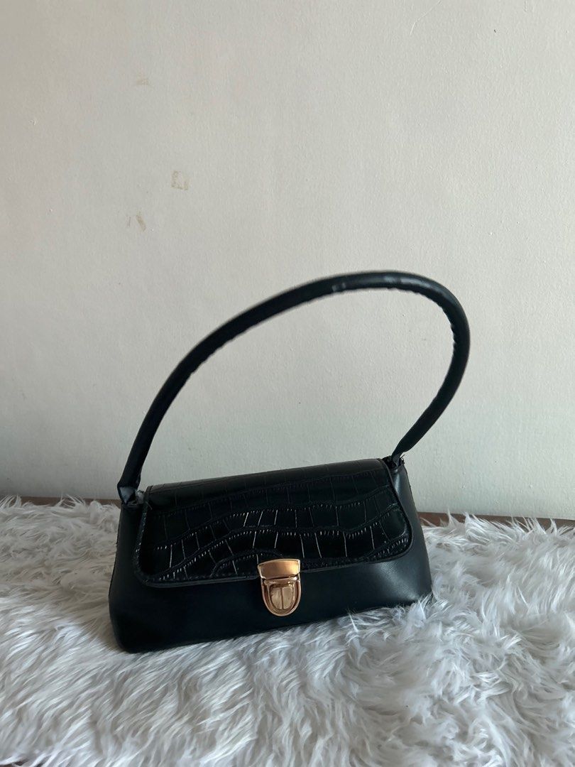 Black Croc Leather Flap Bag with Gold hardware (Category: Luxury Bags & Wallets) located in Caloocan City. Submitted by kzoneee (Listing ID 1318459544, Image 1). Description: Decluttering Spacious inside Very trendy.
