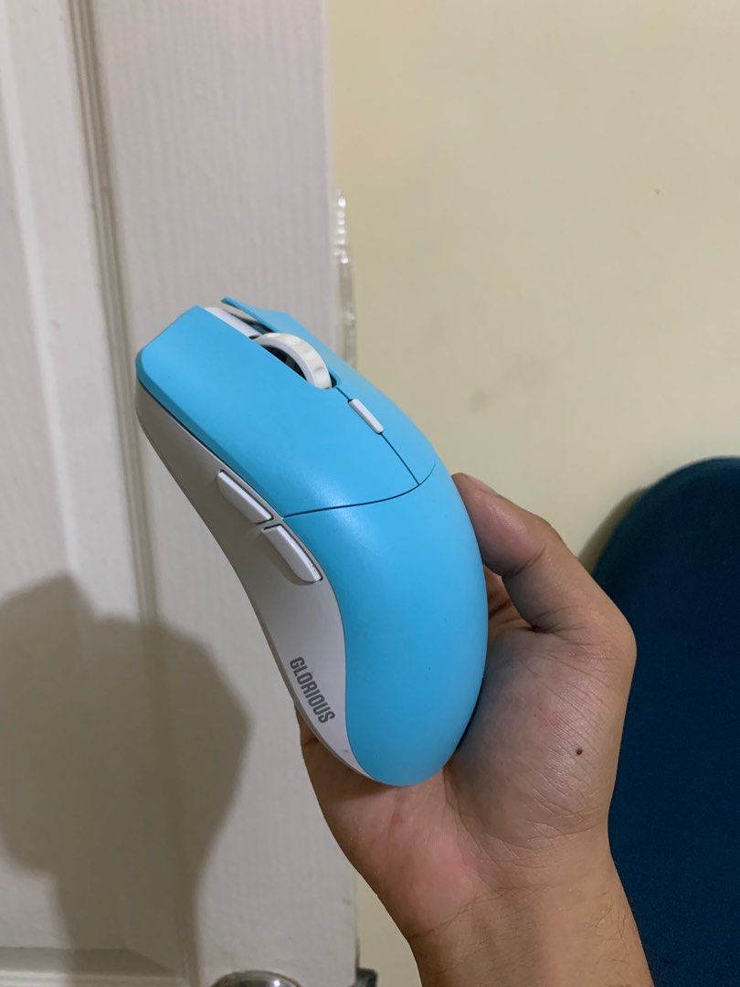 Blue Lynx Glorious Forge Model O Pro (Category: Mouse & Mousepads) located in Manila. Submitted by gamingthriftshop (Listing ID 1318526669, Image 2). Description: Wired Extender receiver Dingle Mouse Halos new No issues.