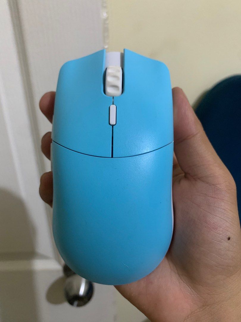 Blue Lynx Glorious Forge Model O Pro (Category: Mouse & Mousepads) located in Manila. Submitted by gamingthriftshop (Listing ID 1318526669, Image 3). Description: Wired Extender receiver Dingle Mouse Halos new No issues.