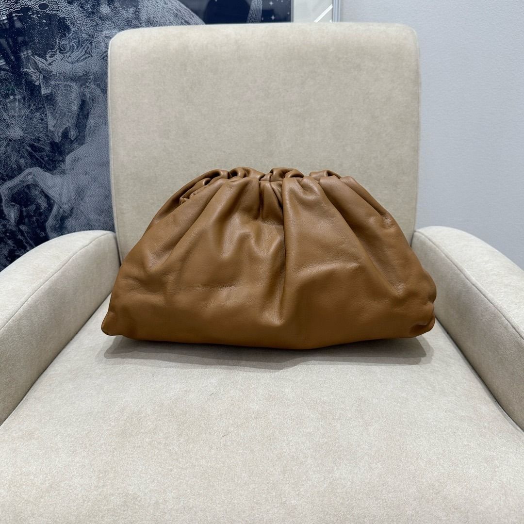 Bottega veneta the pouch in butter calf clearance