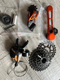 （分類：）位於 。 由 oddmoon_b65037 提交（商品編號 1318464295，圖片 1）。簡介： 。