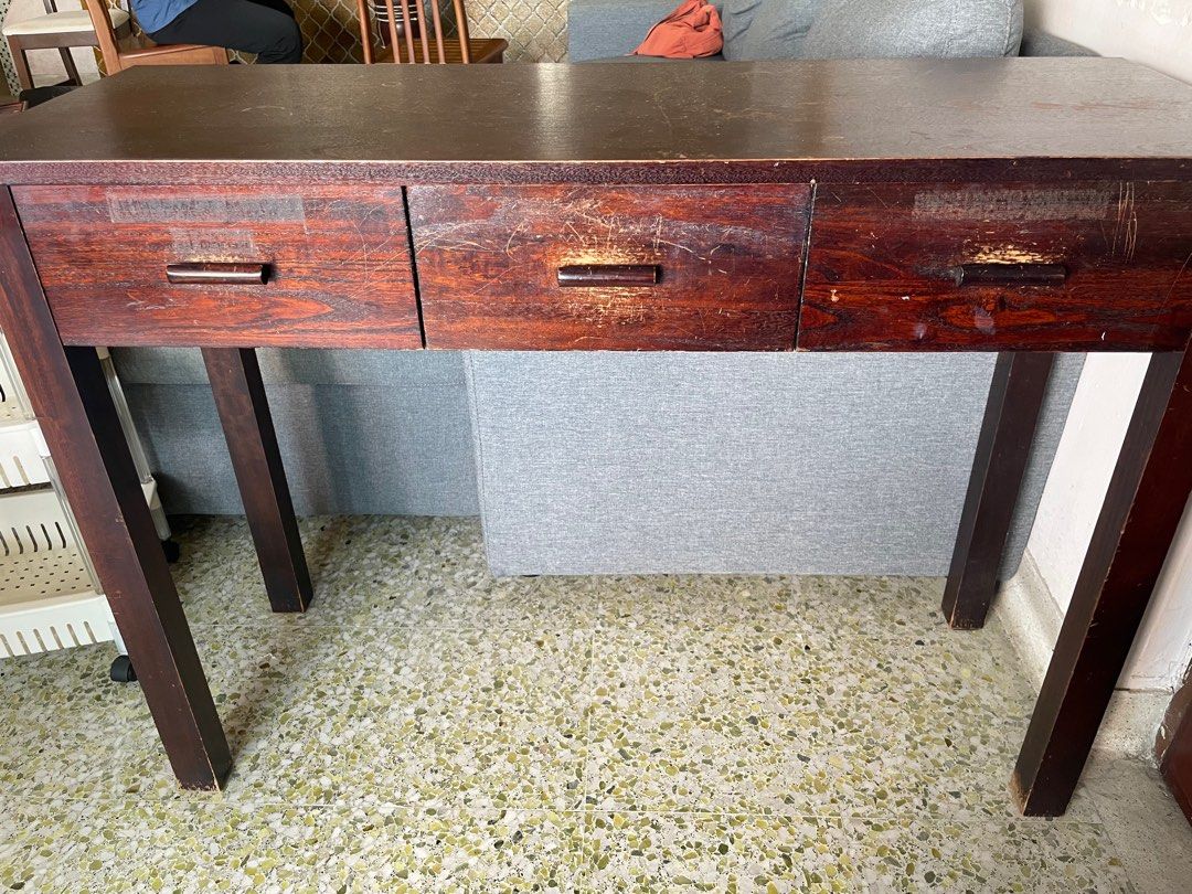 Console table (Category: Shelves, Cabinets & Racks) located in Singapore. Submitted by cchoycat21 (Listing ID 1318518834, Image 1). Description: .