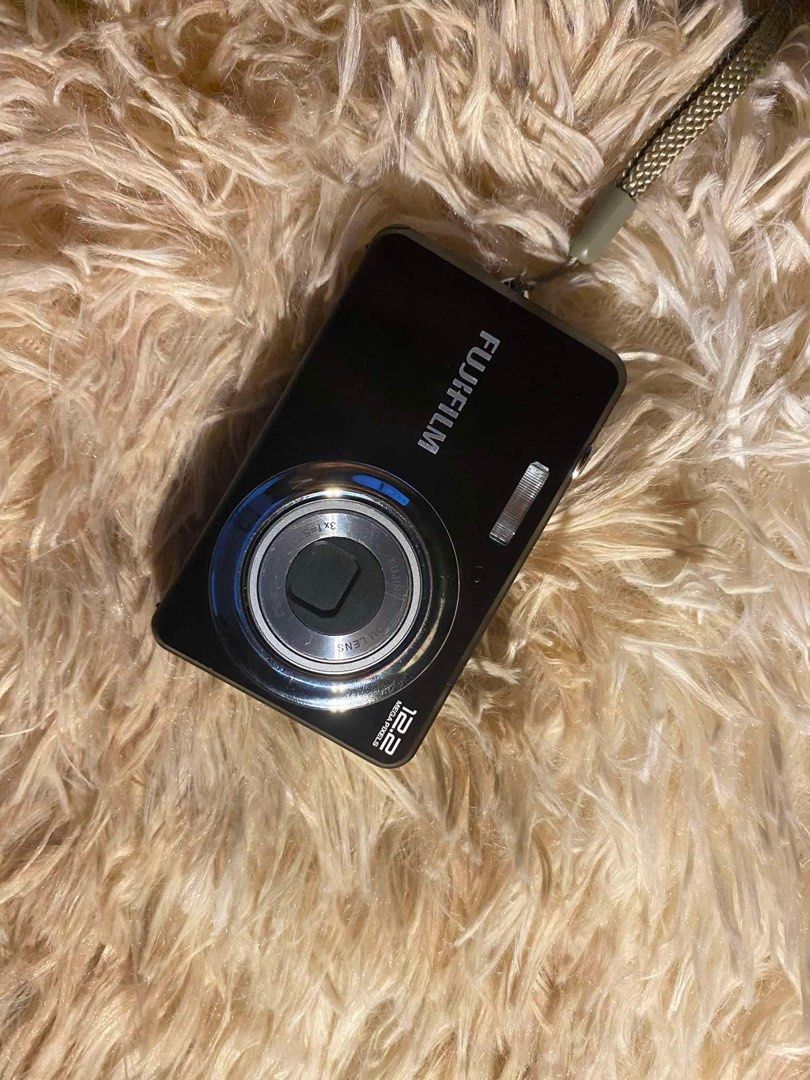 FUJIFILM J38 (Category: Cameras) located in Malolos. Submitted by asxchandria (Listing ID 1318596844, Image 2). Description: FujiFilm J38 No issue No Functional Issue All working 💕Inclusion Battery Charger Memory Card Camera strap Camera Pouch Can do meet up/s Dm for sample shots 💋.