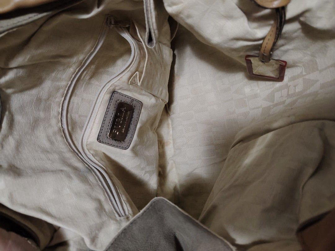 Furla (Category: Luxury Bags & Wallets) located in Manila. Submitted by misswvnscart.ph (Listing ID 1318566252, Image 3). Description: Furla bag Original furla.