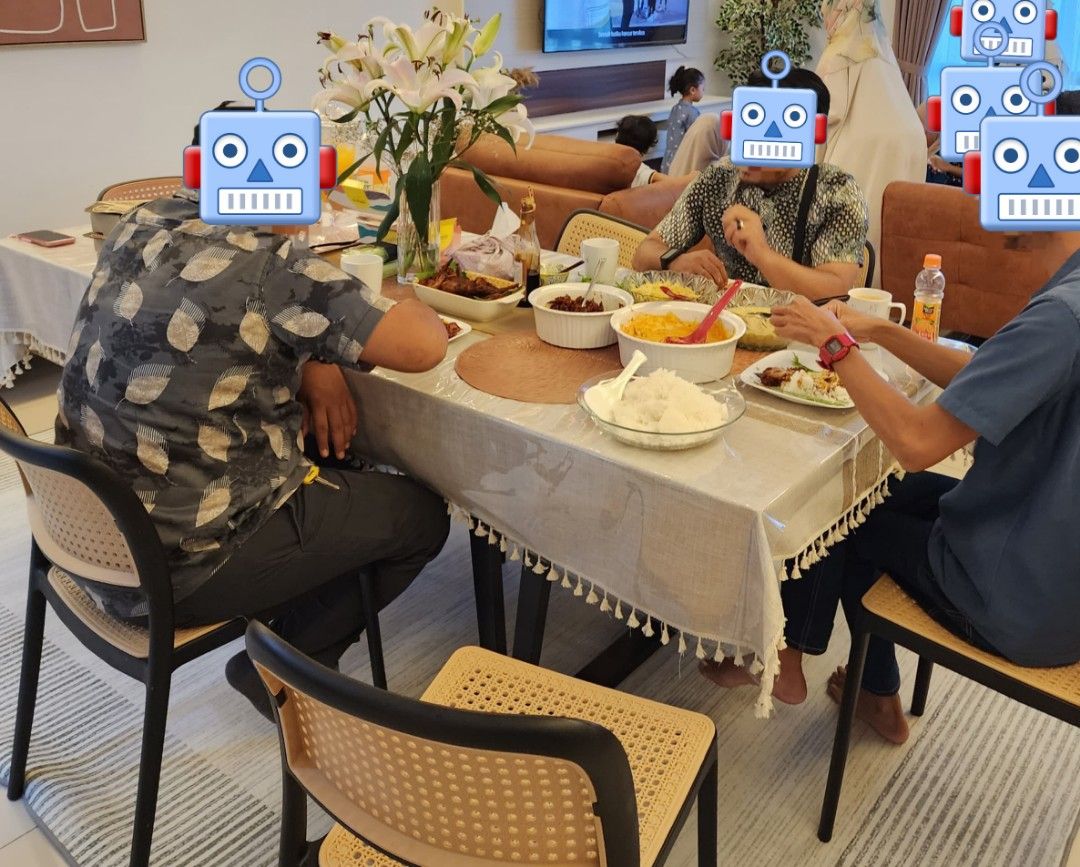 Gordon Extendable Dining Table (nego) (Category: Tables & Sets) located in Johor Bahru. Submitted by cosmicwhale.1f7397 (Listing ID 1318525388, Image 3). Description: extendable table from 150cm to 220cm.