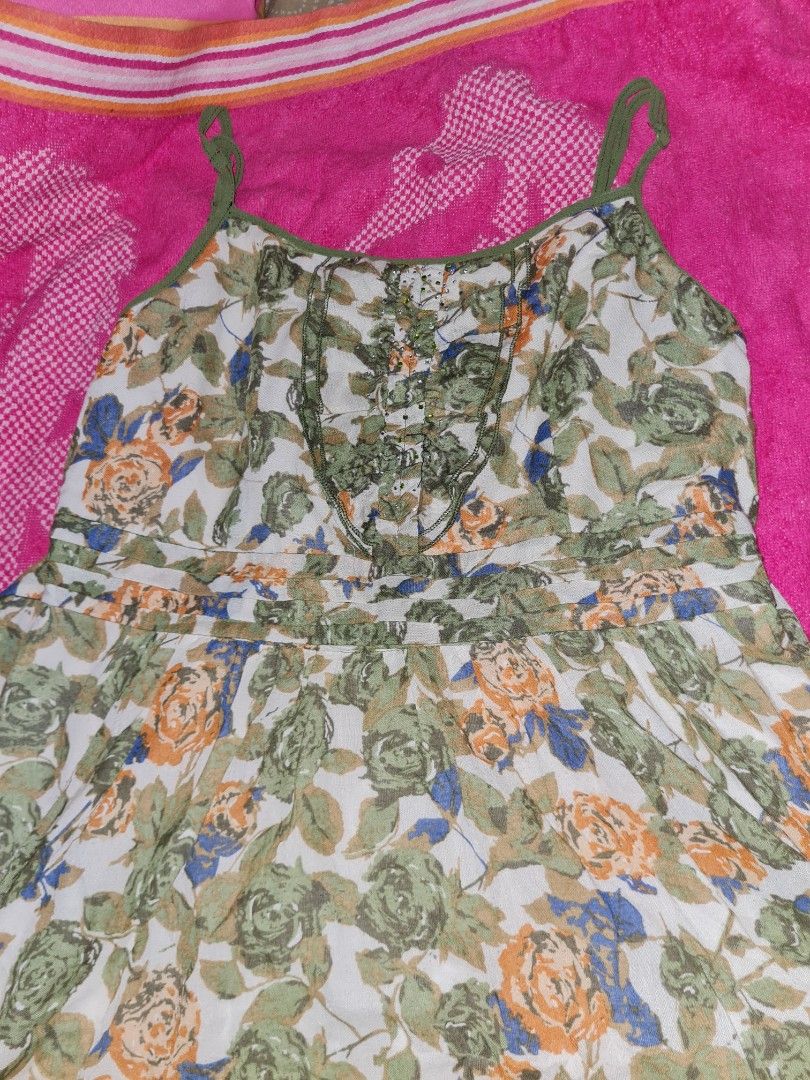 Green Floral Dress (Category: Dresses) located in Manila. Submitted by hbasi (Listing ID 1318614531, Image 2). Description: 🎠 mop: gcash 🎠 mod: jnt, lalamove, grab 🛍 automatic may FREEBIE po kapag 3 or more ang bibilhing items 🪇.