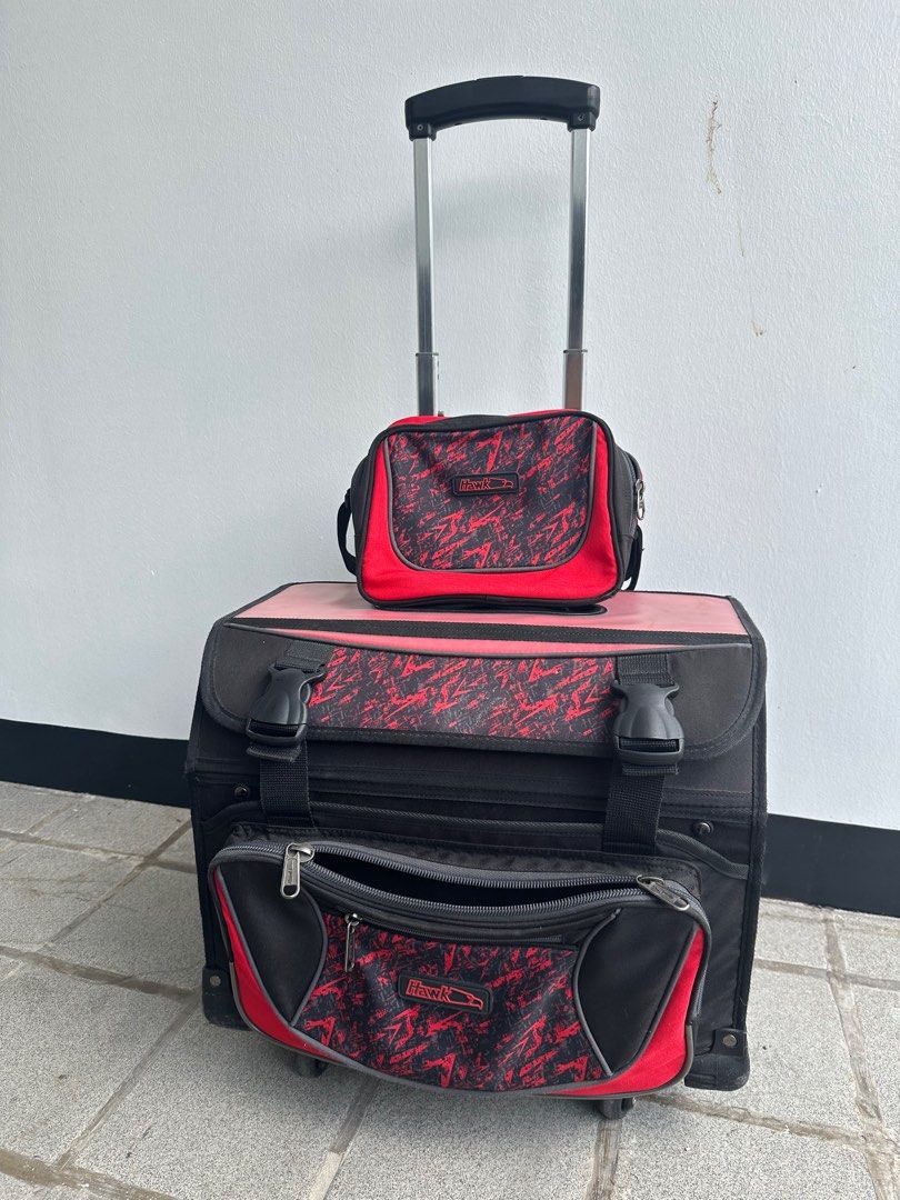 Hawk Bag Trolley big (Category: Other Babies Going Out Needs) located in Muntinlupa City. Submitted by eksamano (Listing ID 1318468968, Image 1). Description: Well use by my daughter. Complete with rain cover and lunchbox. Very durable and no damage just needs a bit of cleaning. RFS: HS na no need for trolley bag.