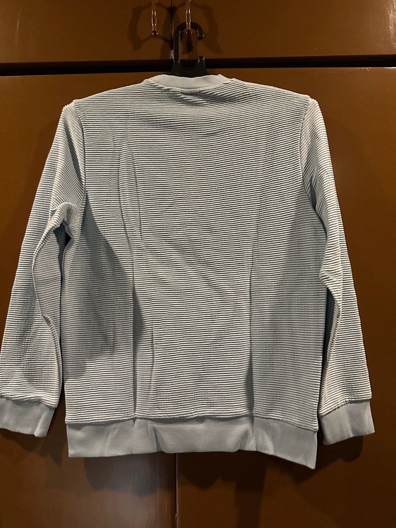 H&M Baby Blue Sweatshirt (Category: Coats, Jackets and Outerwear) located in Manila. Submitted by declutter_270 (Listing ID 1318580997, Image 3). Description: -rfs decluttering.