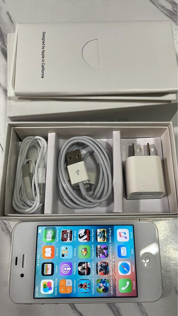 iPhone 4s For collection complete package (Category: Others) located in Manila. Submitted by yezdeal2017 (Listing ID 1318467369, Image 2). Description: Bring back the Nostalgic Era of iPhone (4s) Super Cute/At ang ganda smooth ng design Wifi Use as Digicam iPhone 4s 16gb Makinis complete package with box 😍😍😍 All working crips buttons malinaw both cam smooth overall makinis music no apple id no icloud Meet up: Marikina area/cubao.