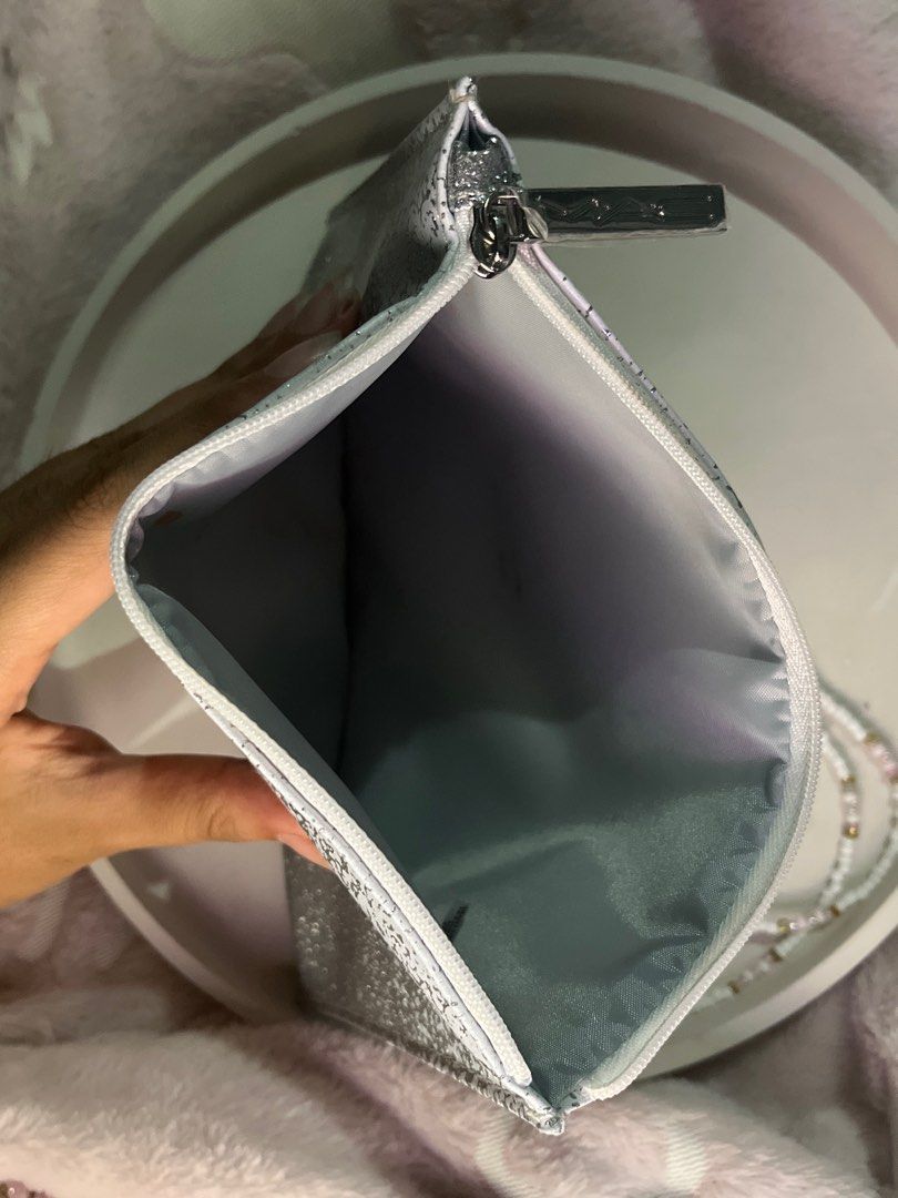 MAC OR M.A.C. MAKEUP POUCH/ MAKEUP BAG (Category: Purses & Pouches) located in Pasig City. Submitted by declutterwithgabby (Listing ID 1318567927, Image 3). Description: almost brand new! nalagyan lang brushes but di din talaga nagamit or nadala elsewhere! condition: very good rfs: too many pouches cute design!! with freebies💝.