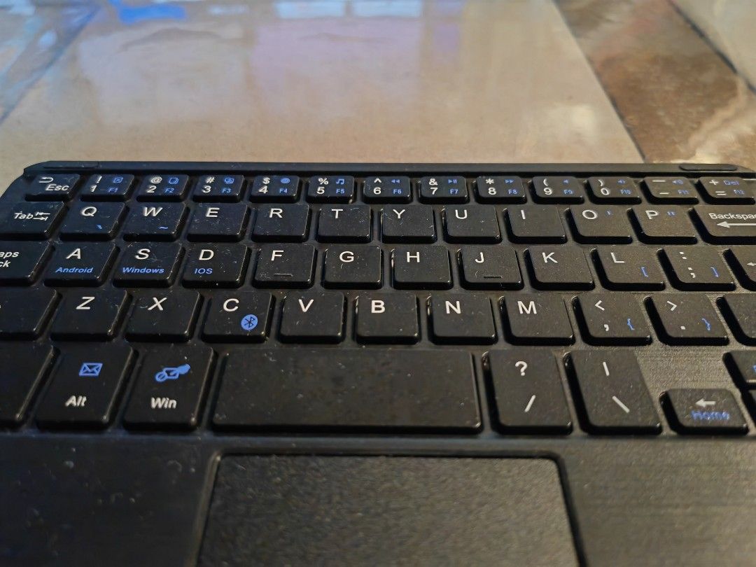 Mini Wireless Keyboard with Trackpad (Category: Computer Keyboard) located in Manila. Submitted by decutteringbyjel (Listing ID 1318512524, Image 2). Description: Hardly used. Around 7-8 inches. Super light..