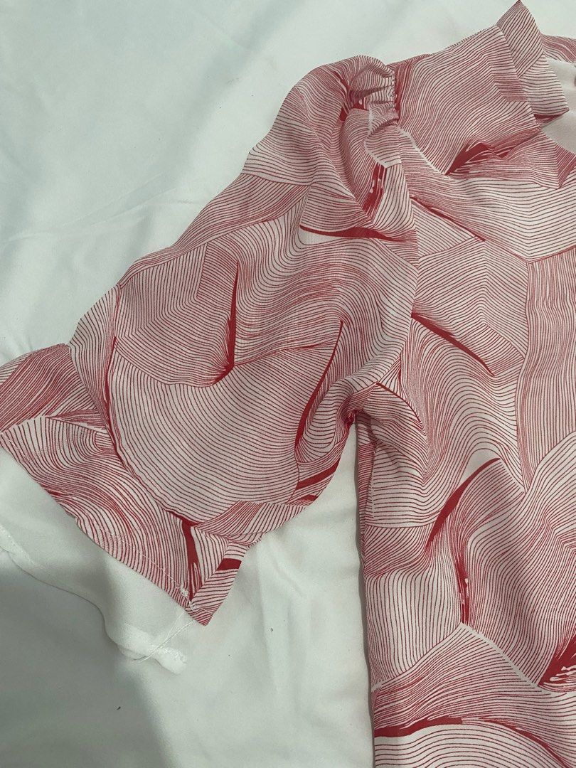 M/L pink formal blouse (Category: Blouses) located in Taguig. Submitted by hellomariie (Listing ID 1318474697, Image 3). Description: Like new. Nice color of pink Bust upto 38 Length 23-24.