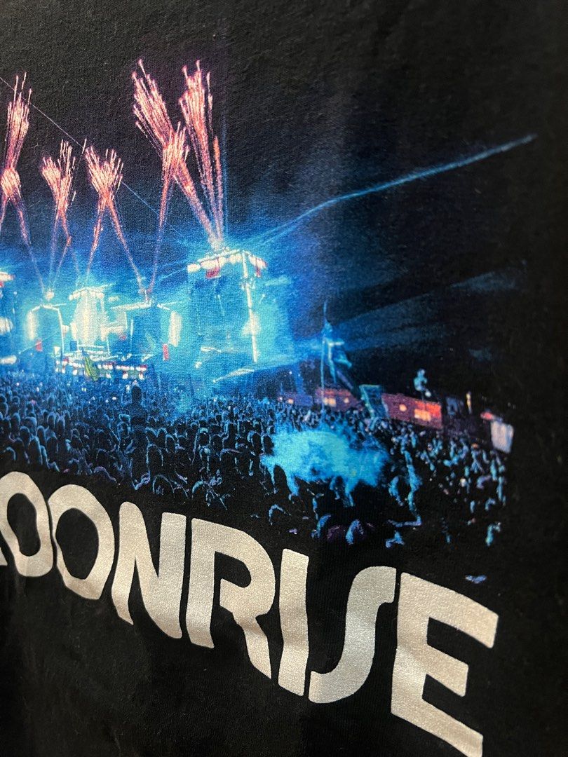 MOONRISE 2018 CONCERT TEE (Category: Tshirts & Polo Shirts ) located in San Juan City. Submitted by shangski (Listing ID 1318610750, Image 3). Description: 18x27 Like Brand New Condi (still crispy) No Issue (no crackprints or pinholes) 10/10 color rate & condition see pictures for detailed photos .