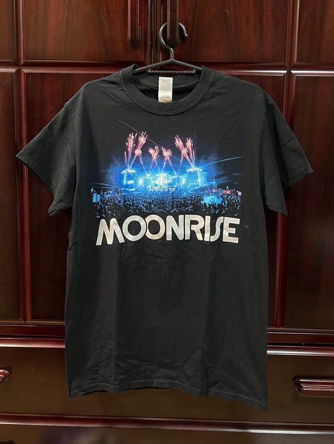 MOONRISE 2018 CONCERT TEE (Category: Tshirts & Polo Shirts ) located in San Juan City. Submitted by shangski (Listing ID 1318610750, Image 1). Description: 18x27 Like Brand New Condi (still crispy) No Issue (no crackprints or pinholes) 10/10 color rate & condition see pictures for detailed photos .