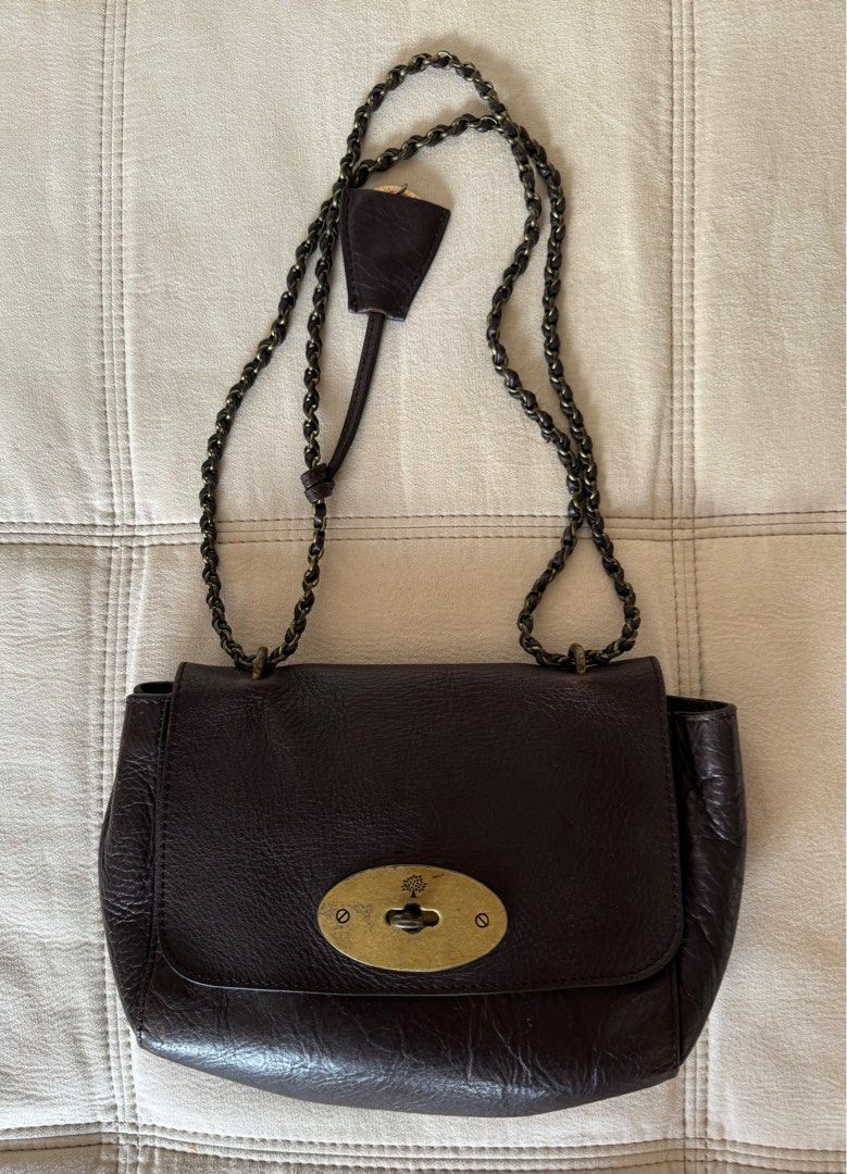 Mulberry lily bag (Category: Luxury Bags & Wallets) located in Mandaluyong City. Submitted by shoppers780 (Listing ID 1318485074, Image 1). Description: Authentic Mulberry lily bag No inclusion Please manage your expectations as this is a well used bag.
