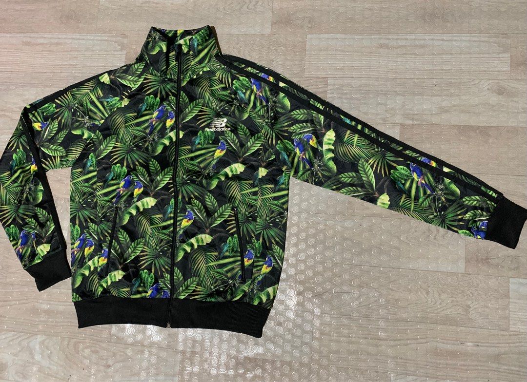 New balance jacket (Category: Coats, Jackets and Outerwear) located in Cebu City. Submitted by jerianix (Listing ID 1318507298, Image 2). Description: New balance jacket Size Xl W22 L27 Excellent communication No issue .