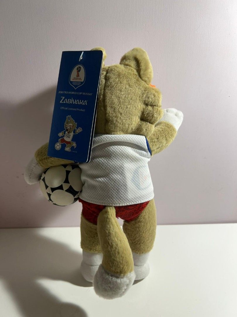 Official 2018 FIFA world cup Zabivaka Fox Plush, 興趣及遊戲, 玩具