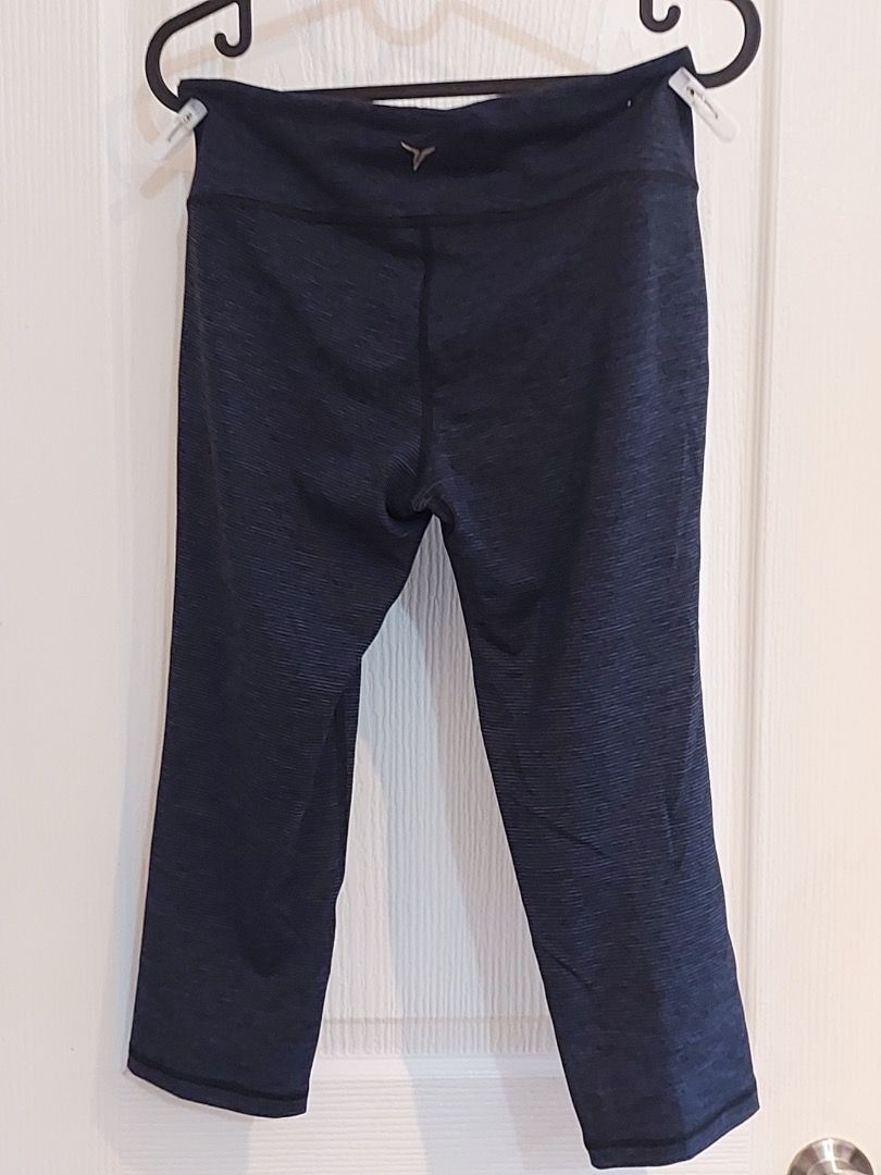 Old Navy Active Soft Mid-Rise Stripe-Melange Crops (Category: Activewear) located in Pasay City. Submitted by cas_io (Listing ID 1318552544, Image 1). Description: Old Navy Active Soft Mid-Rise Stripe-Melange Crops for Women Medium Petit Brand new no tag... it must have fallen off... Shipping will be through LBC. COD or COP through LBC... owner left overseas and not my size... selling them cheap.