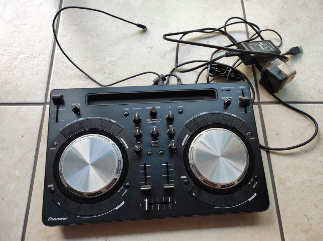 ⑧Pioneerパイオニア　 DDJ-WEG03ーW　コントローラー DDJ-WeGO3-W (archived) DJ CONTROLLER (white) - Pioneer DJ