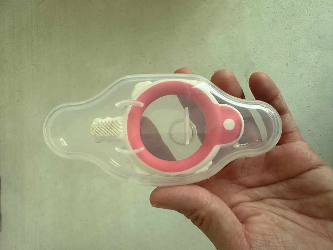 Richell Baby Toothbrush (Category: Soothers & Pacifiers) located in Quezon City. Submitted by honeyhon3y (Listing ID 1318607775, Image 2). Description: .