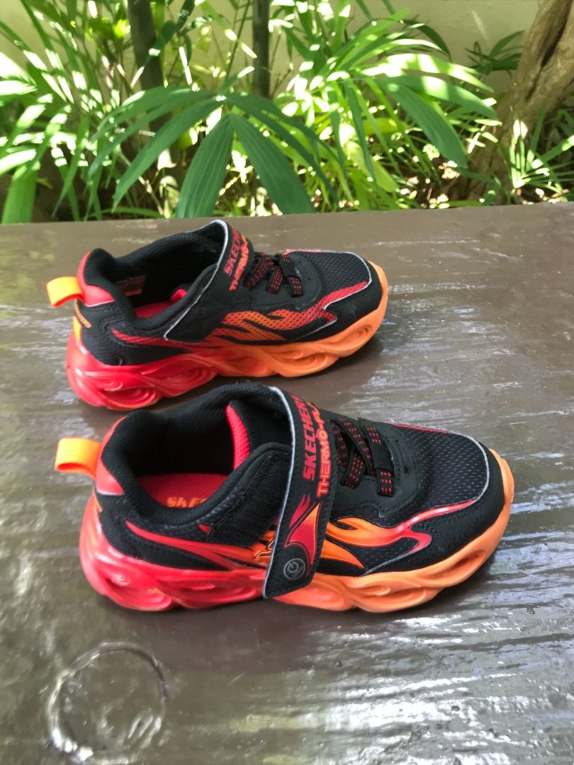 Skecher kid shoes. Size US 13UK 12 EU 30 CM 19