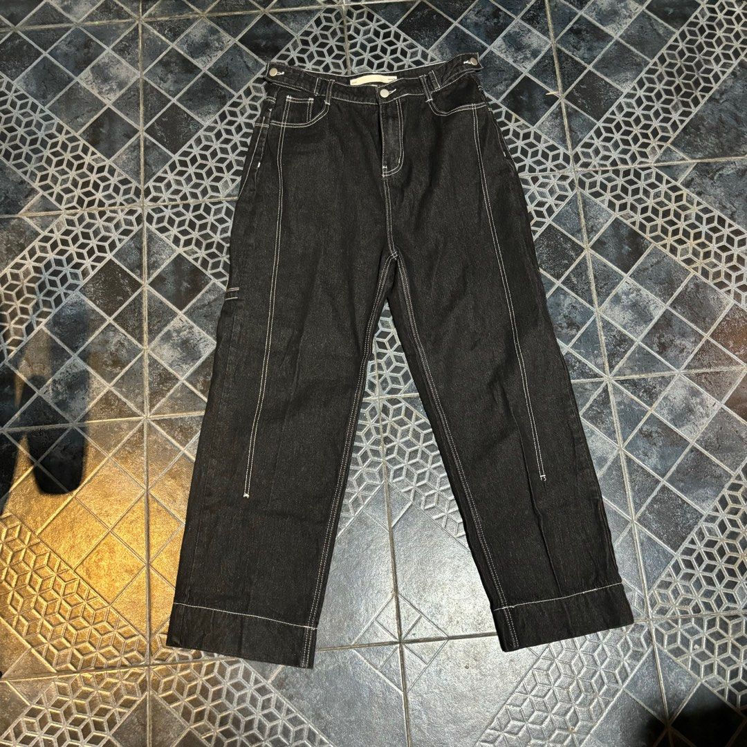 SMYTH WHITE STITCH BAGGY JEANS (Category: Jeans) located in Manila. Submitted by weshside (Listing ID 1318564342, Image 1). Description: Size: 30 Good as new barely used!.