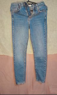 (Category: ) located in . Submitted by brandedclotheshk (Listing ID 1318586744, Image 1). Description: .