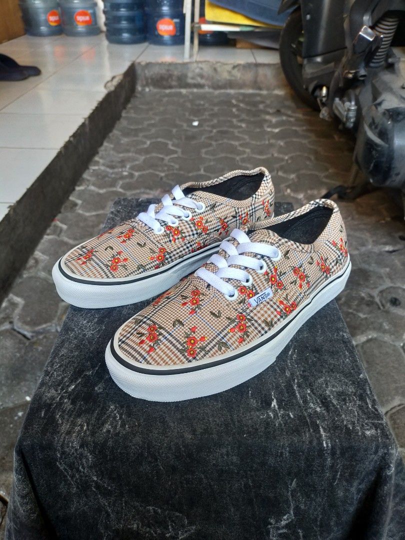 Vans Glen Plaid Floral Authentic Original sk8 old skool anaheim pro california slip on og ultracush style44 skateboard comfycush zapato Fesyen Wanita Sepatu di Carousell