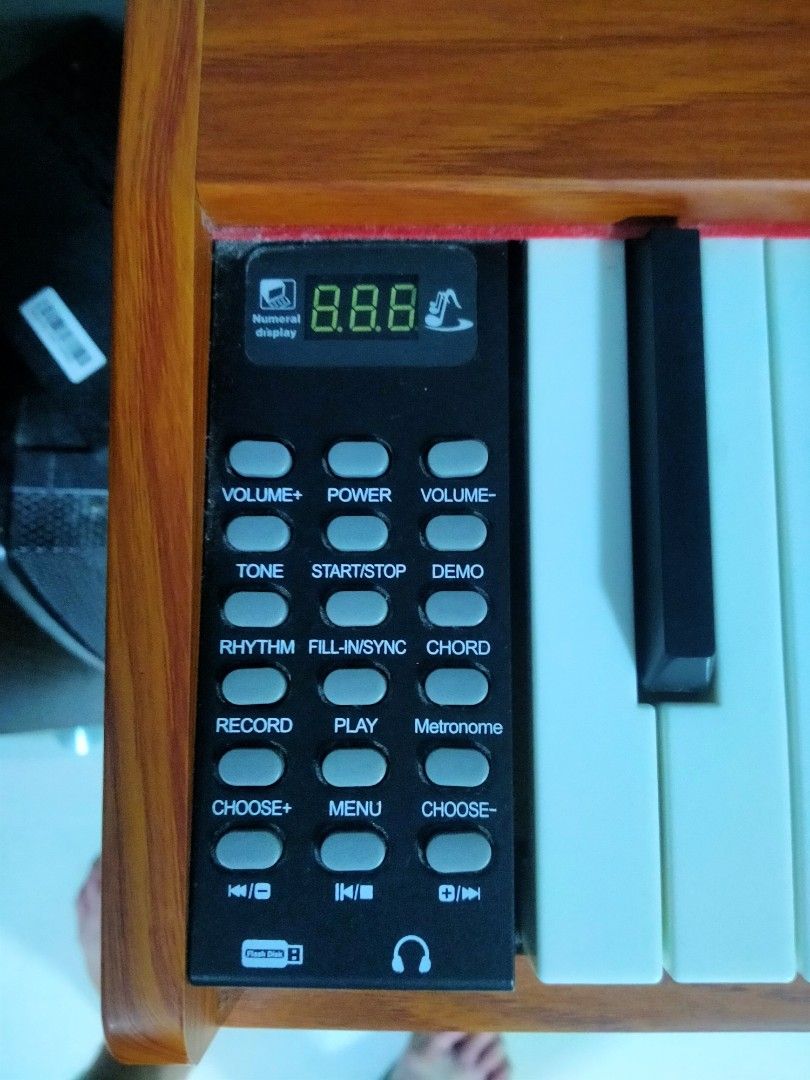 Wooden organ 61 keys (Category: Musical Instruments) located in Las Pinas. Submitted by elitecomputer (Listing ID 1318460990, Image 3). Description: Wooden Electric Organ working condition. di halos nagamit. pede nyo muna tingnan.