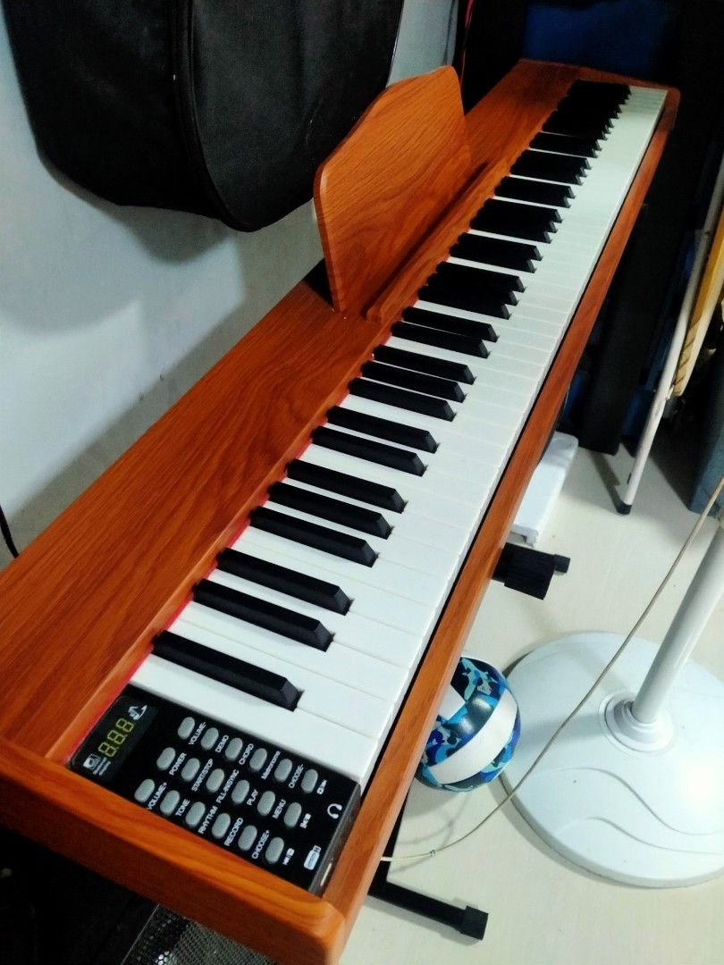 Wooden organ 61 keys (Category: Musical Instruments) located in Las Pinas. Submitted by elitecomputer (Listing ID 1318460990, Image 2). Description: Wooden Electric Organ working condition. di halos nagamit. pede nyo muna tingnan.
