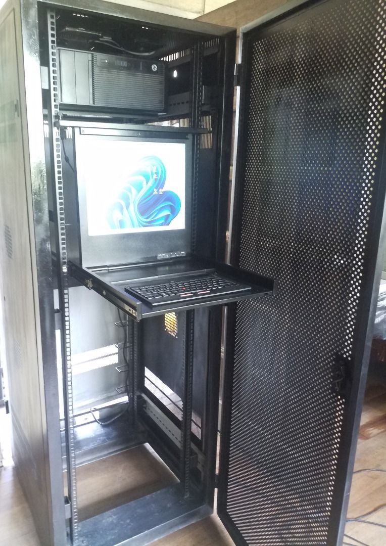 42U Network Rack SERVER with IBM Console Monitor, Computers & Tech ...