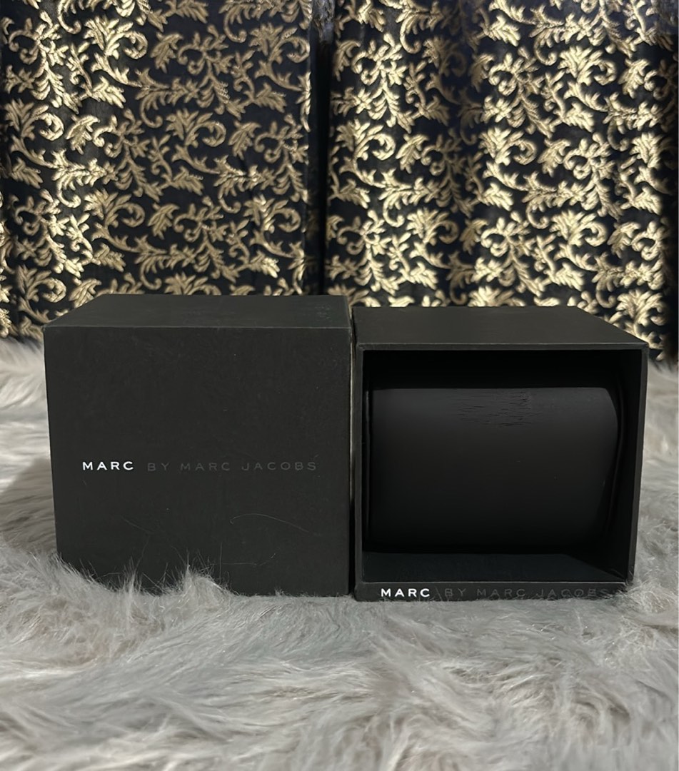 Marc jacobs watch box clearance