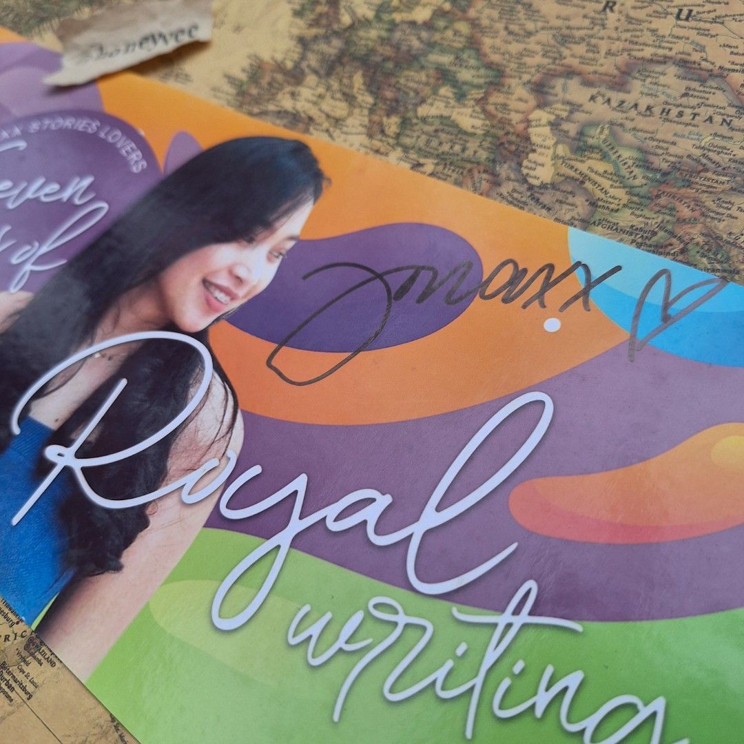 !!! FREE SIGNED JONAXX WATTPAD MERCH !!! (Category: Everything Else Others) located in Bulacan. Submitted by honeyvee_ (Listing ID 1318690385, Image 3). Description: - tote bag - SIGNED jonaxx banner - postcards - button pins - get all of these when you purchase my abs bookset, every beast needs a beauty, heartless, and training to love book.