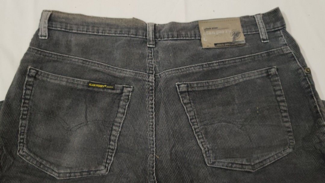 Alan Perry Black Corduroy Shorts (Category: Chinos) located in Antipolo. Submitted by kkpunzln (Listing ID 1318723846, Image 3). Description: Size: 36 Brand: Alan Perry Notes: Message for the exact measurements (since descriptions are based solely on the pictures; Will have to check inventory again for the exact measurements for interested buyers ☺️).