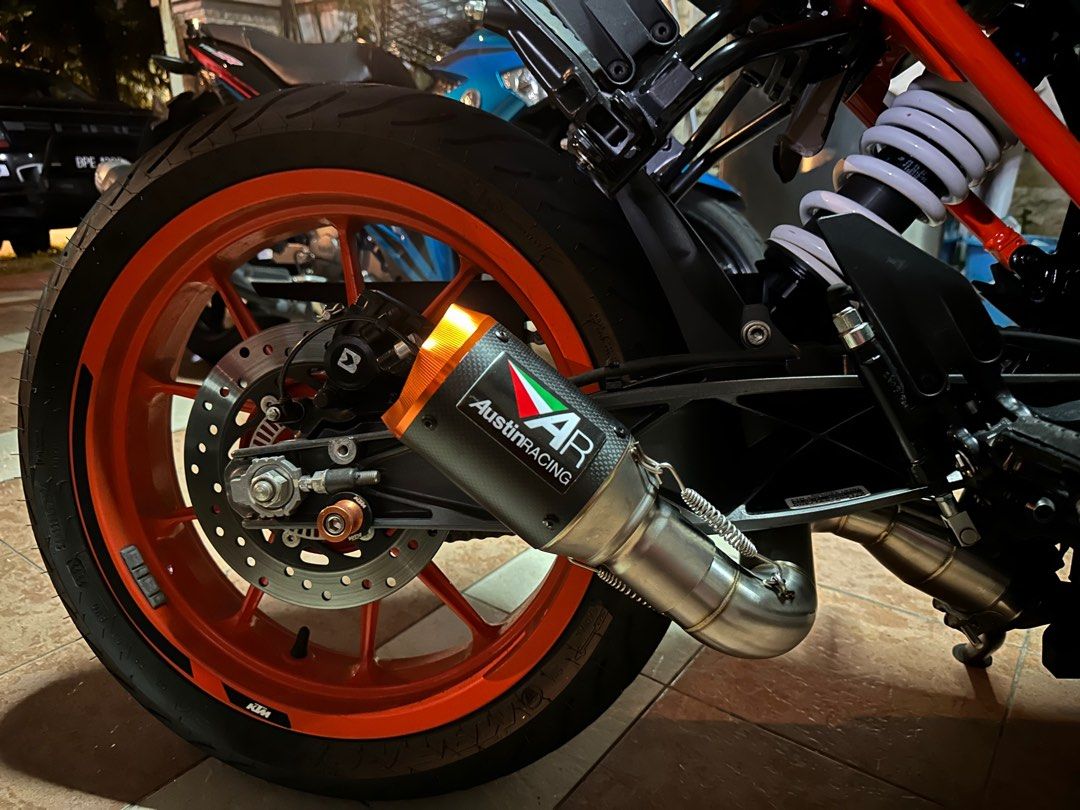 Austin racing exhaust for ktm duke 200v2, Motorbikes on Carousell