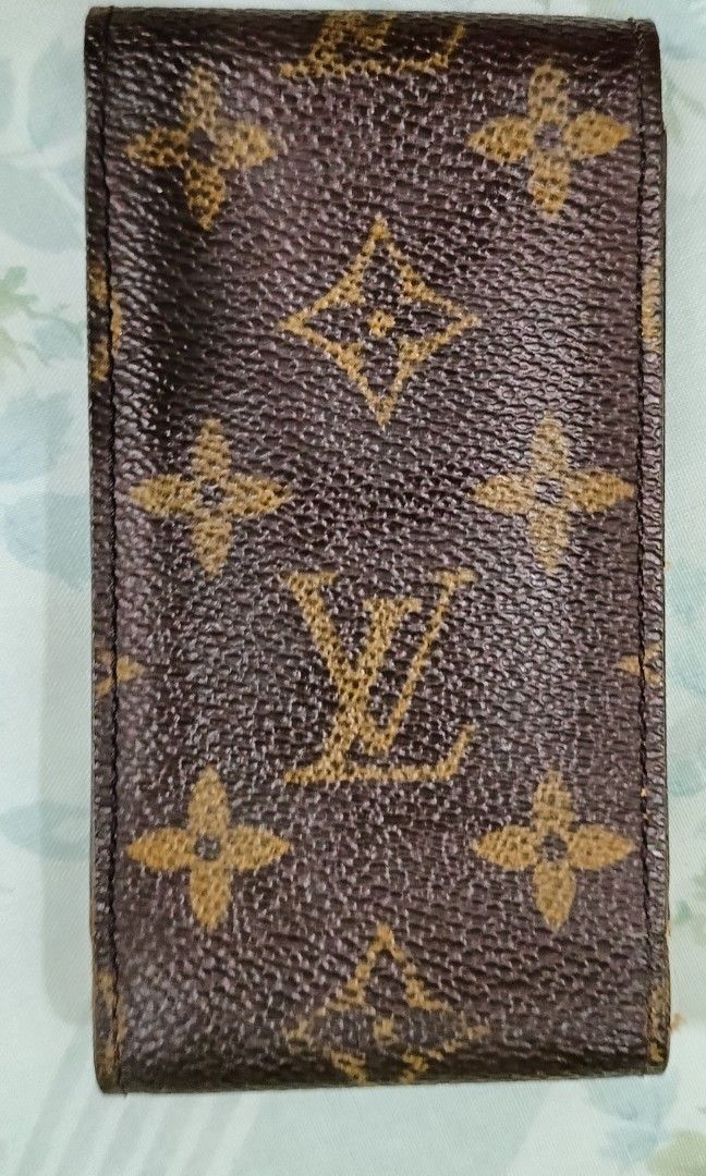 Sale!!! Authentic LV Cigar Pouch (Category: Luxury Bags & Wallets) located in Romblon. Submitted by migustyles (Listing ID 1318791845, Image 3). Description: LV Cigar Case Pouch authentic vintage coded minimal sign of used.