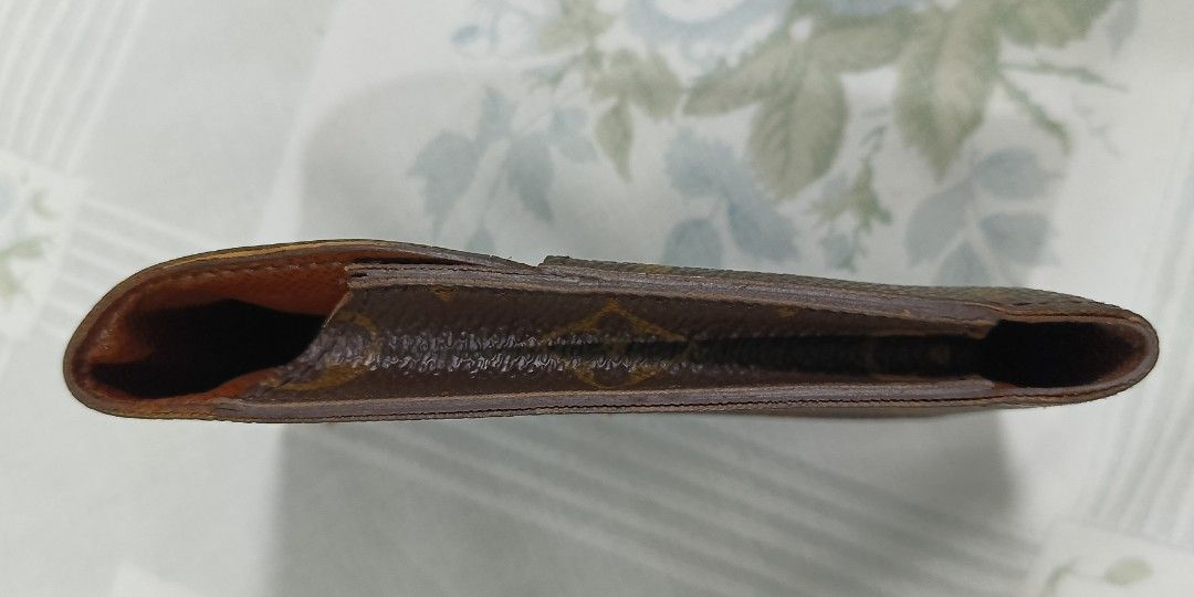 Sale!!! Authentic LV Cigar Pouch (Category: Luxury Bags & Wallets) located in Romblon. Submitted by migustyles (Listing ID 1318791845, Image 2). Description: LV Cigar Case Pouch authentic vintage coded minimal sign of used.
