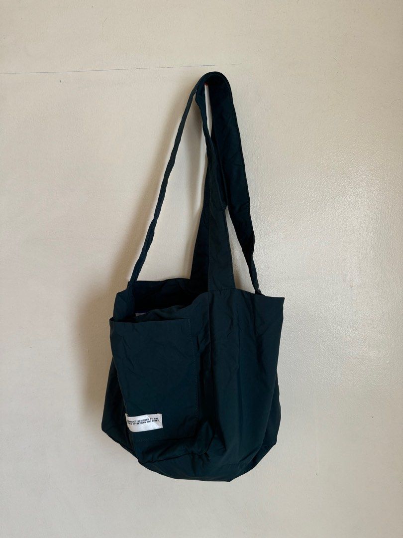 BEYOND THE VINES STRIPED MINI REVERSIBLE BAG (Category: Tote Bags) located in Pasig City. Submitted by jun0555 (Listing ID 1318639315, Image 3). Description: Striped Mini Reversible Bag - Teal/Red Bought it from Singapore. Used 2-3 times only. Good as new. 10/10.