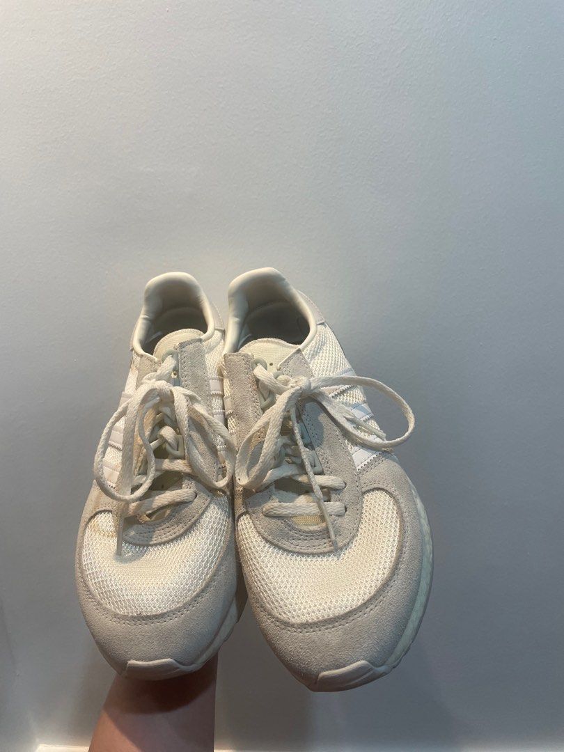 BNEW ADIDAS white sneakers/trainers (Category: Sneakers) located in Manila. Submitted by echipmunk (Listing ID 1318761417, Image 2). Description: BRANDEW (just tried on) auThentic ADIDAS womens sneakers for sale size US 6 (fits a US 7 comfortably) Was given as a gift but not into sneakers No box.