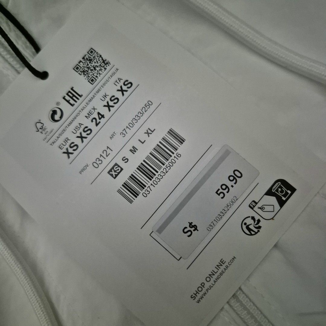 (BNTW) Basic Lightweight Cropped Jacket (Category: Coats, Jackets and Outerwear) located in Singapore. Submitted by seventheleven (Listing ID 1318777480, Image 4). Description: Basic lightweight boxy-fit cropped jacket with side pockets, a hood and zip fastening 100% polyester Bought it online and selected the wrong colour by accident.