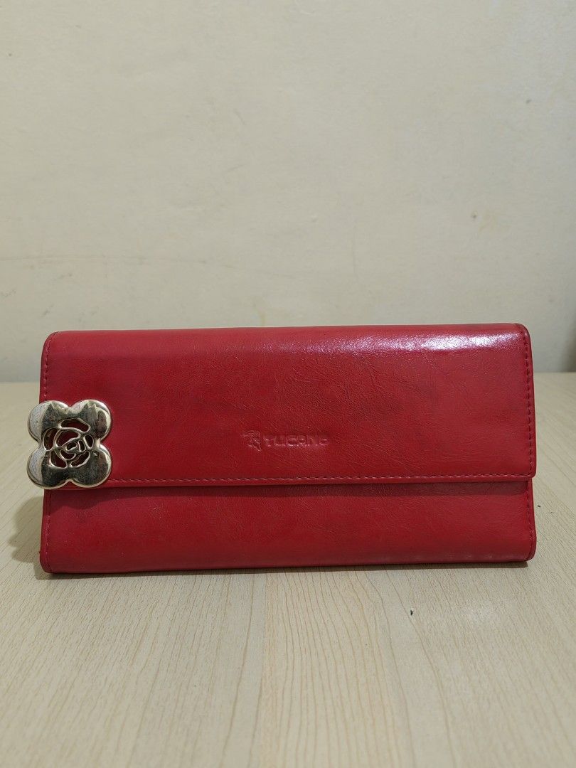 Branded Tucano Wallet (Category: Luxury Bags & Wallets) located in Makati City. Submitted by prelovedtreatedwithlove (Listing ID 1318786147, Image 1). Description: No issue In pristine condition.