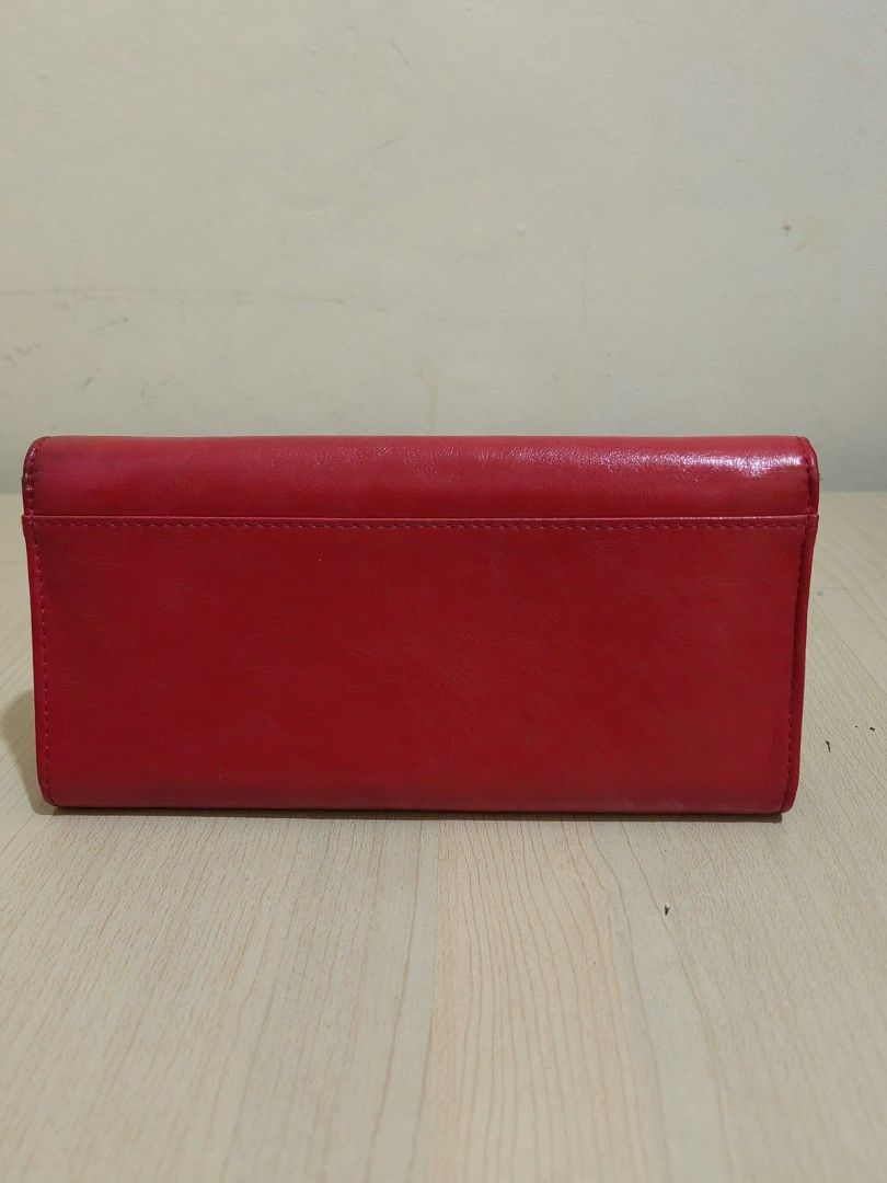 Branded Tucano Wallet (Category: Luxury Bags & Wallets) located in Makati City. Submitted by prelovedtreatedwithlove (Listing ID 1318786147, Image 2). Description: No issue In pristine condition.