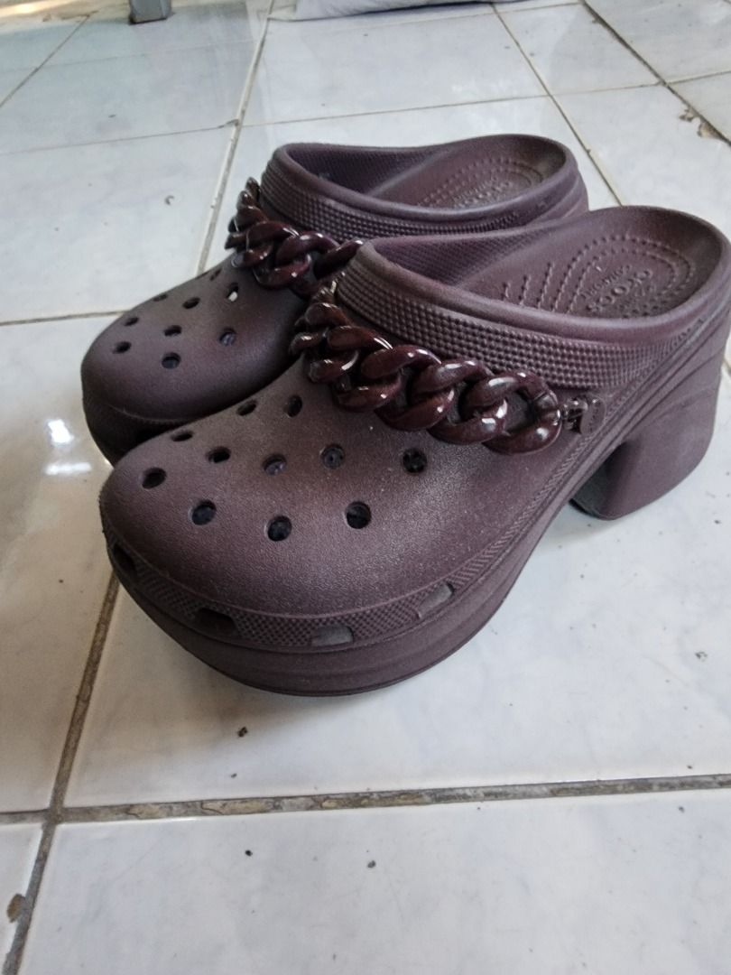 Crocs Siren Clog in Dark Cherry (Wedge/Platform Crocs) (Category: Wedges) located in Manila. Submitted by preluvbydee (Listing ID 1318668989, Image 1). Description: Size 8 no lp.