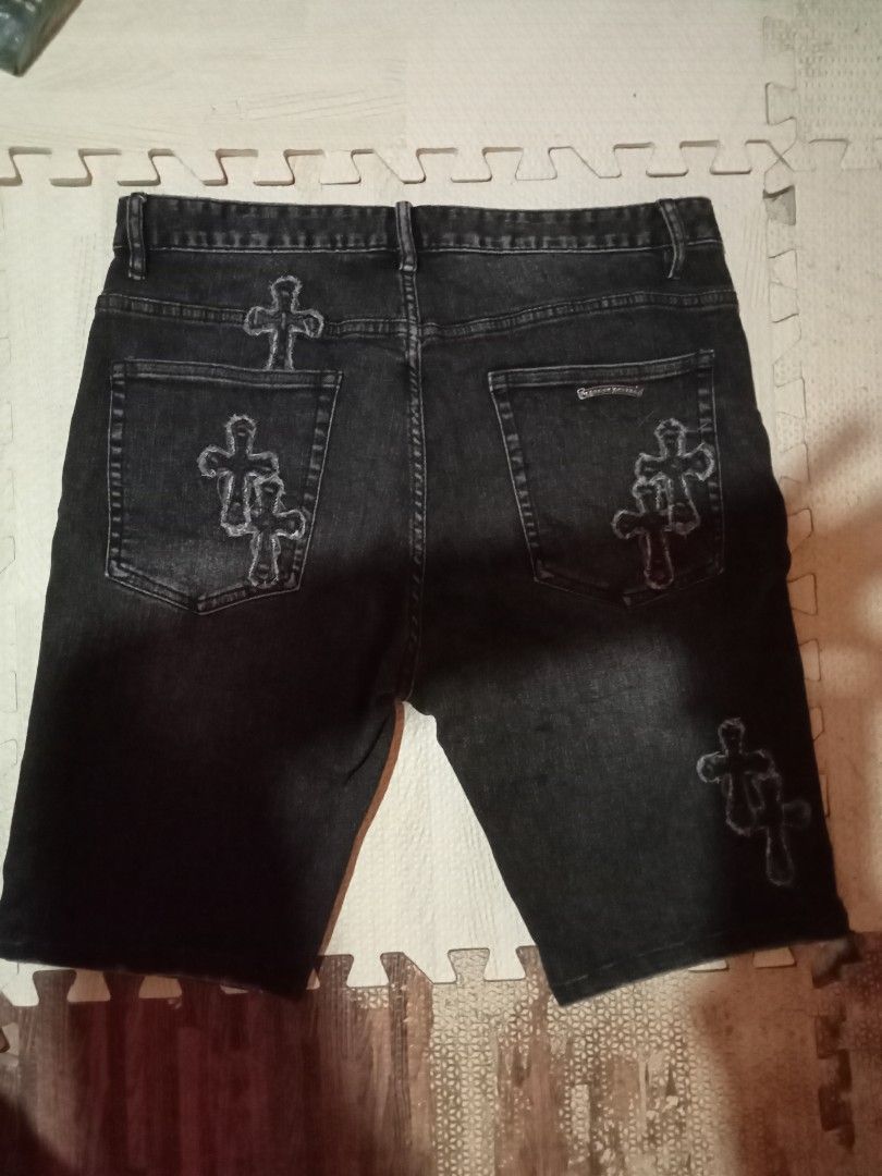 Crome Hearts (Category: Shorts) located in Sagay. Submitted by kennie_3377 (Listing ID 1318694101, Image 2). Description: free ship n mga sir...in excellent condition short and shert.
