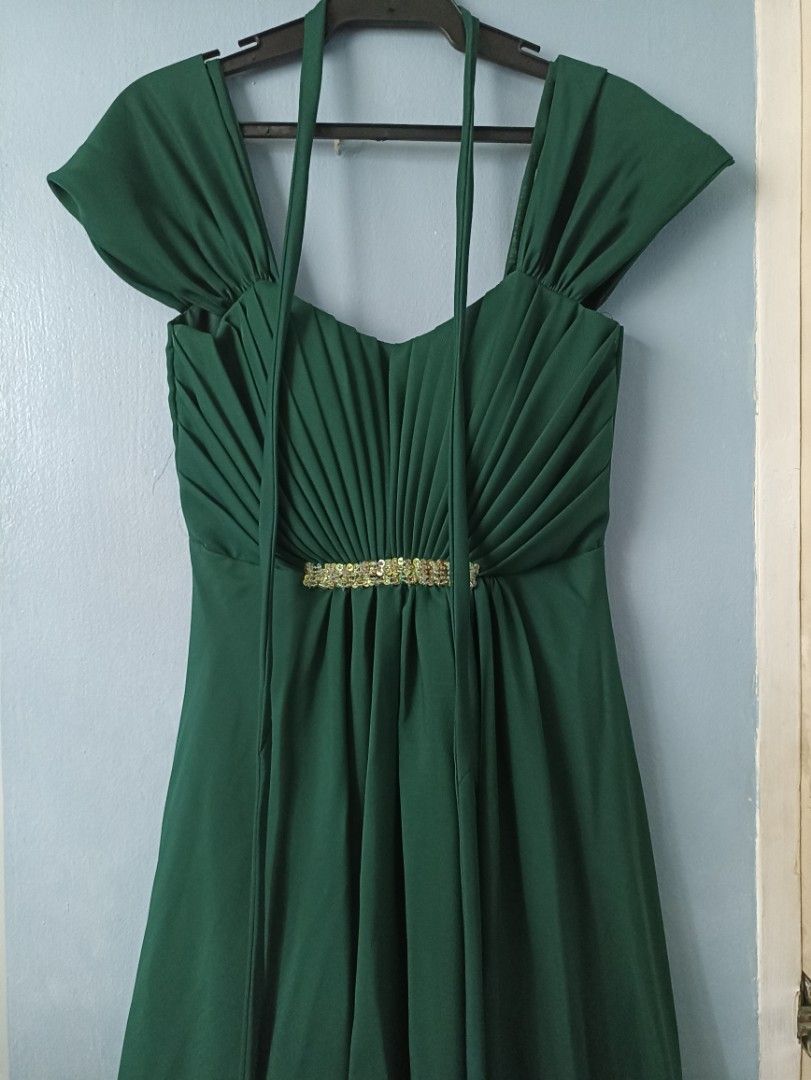 Dark Green Off Shoulder Dress (Category: Evening dresses & gowns) located in Paranaque City. Submitted by hjspc (Listing ID 1318698107, Image 1). Description: Fixed price Bought it for ₱2000 Only wore once to try it on Location: Paranaque.