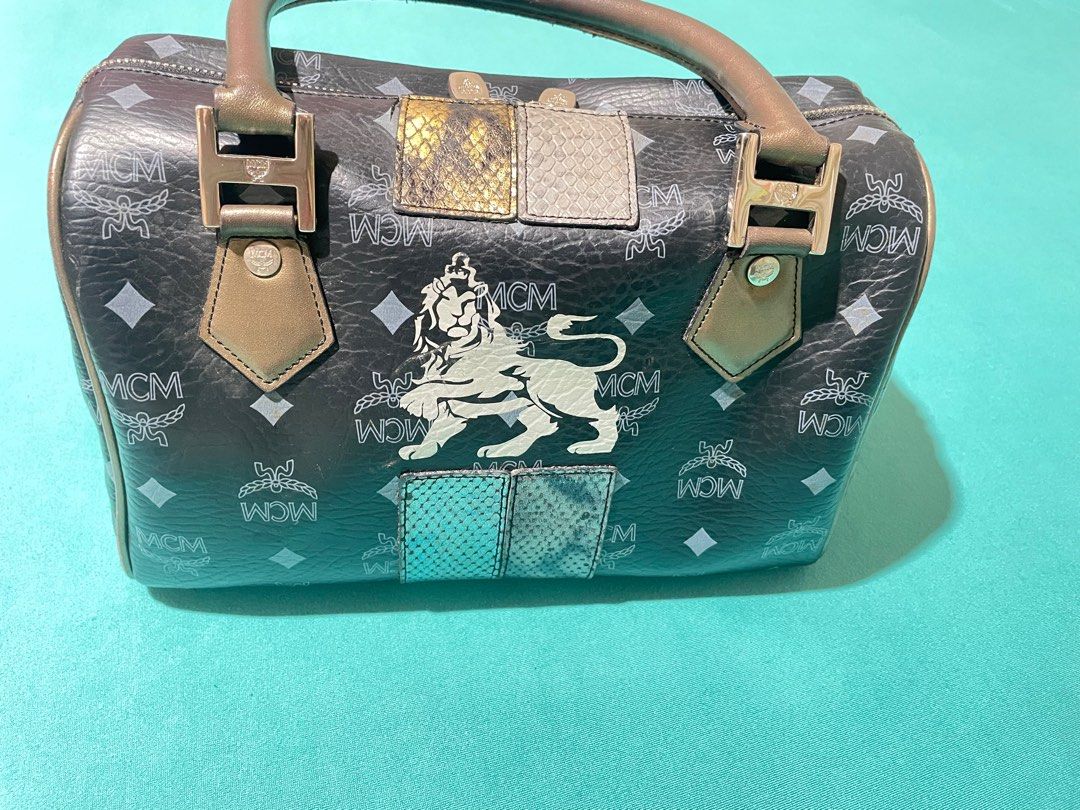 🌈For sale- MCM (Category: Luxury Bags & Wallets) located in Pasay City. Submitted by hearty12 (Listing ID 1318759235, Image 2). Description: MCM handbag With some cracking at the corner and rubber lining issue at the handle. Not turnable screw and no white tag. Length- 10 inches Height- 6 inches.