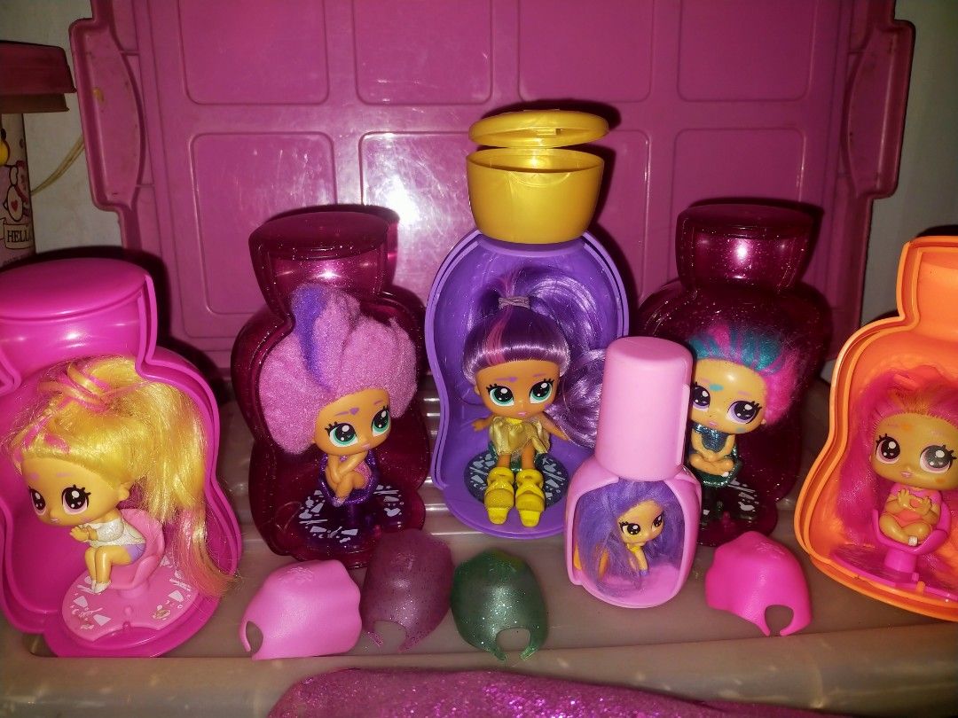 Hair dooz dolls SET (Category: Kids Toys) located in Manila. Submitted by febreroash31040 (Listing ID 1318654184, Image 3). Description: set @1000.00 you can get a totally 6 doll with accessories and the carry on bag.