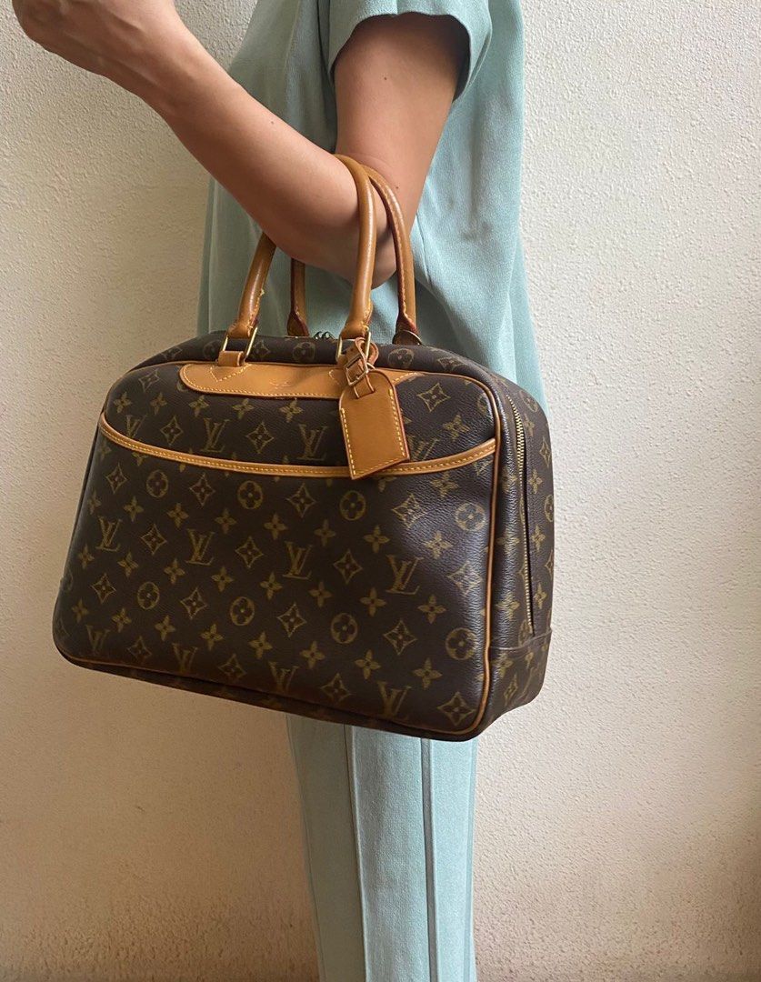LV Trouville Monogram Bag (Category: Luxury Bags & Wallets) located in Makati City. Submitted by scarwee (Listing ID 1318768877, Image 2). Description: With signs of wear but in good condition .